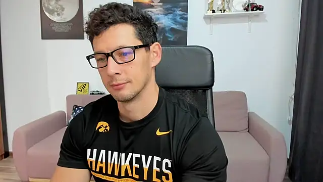 Snapshot of BrutusK08 chatting on 11-18-25, 05:34 BrutusK08 online show from 11-18-25, 05:34