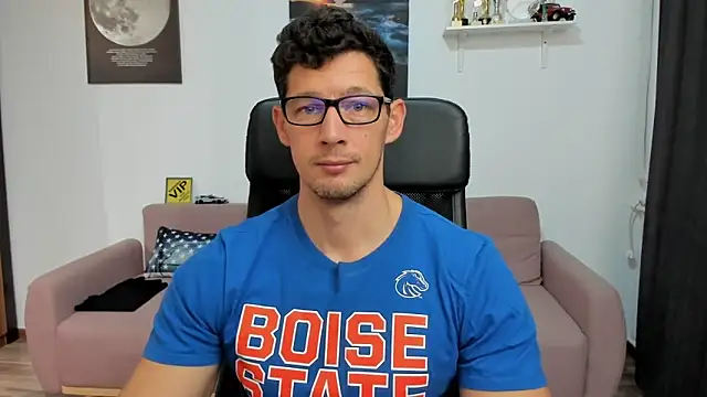 Snapshot of BrutusK08 chatting on 11-19-25, 07:41 BrutusK08 online show from 11-19-25, 07:41