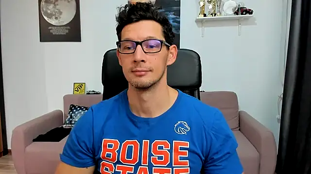 Snapshot of BrutusK08 chatting on 11-20-25, 09:09 BrutusK08 online show from 11-20-25, 09:09