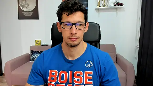 Snapshot of BrutusK08 chatting on 11-24-25, 09:53 BrutusK08 online show from 11-24-25, 09:53