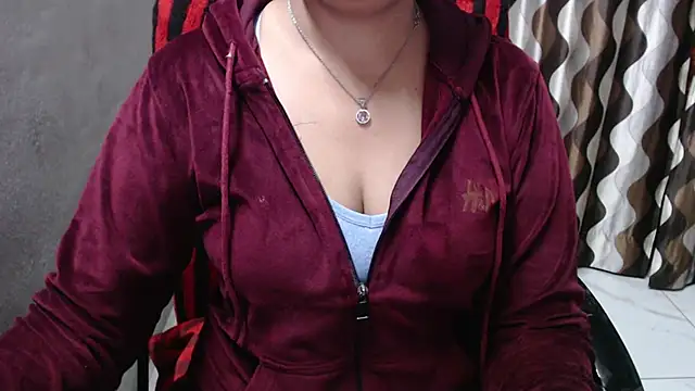 Snapshot of Kaur_Jannat chatting on 12-14-24, 04:42 Kaur Jannat online show from 12-14-24, 04:42