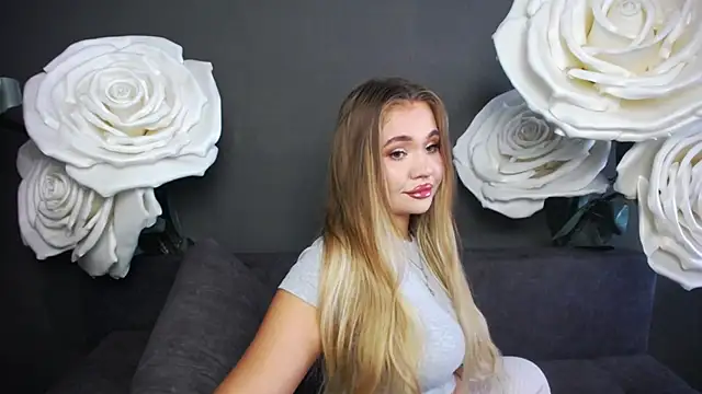 StacyYellig online show from 09-08-25, 02:16