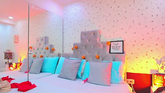 JulietaReyess online show from 10-18-25, 11:55