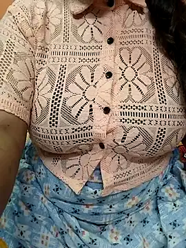 Snapshot of CUTE_SOPHIA- chatting on 09-11-25, 10:15 CUTE SOPHIA- online show from 09-11-25, 10:15