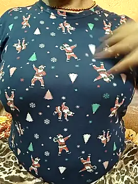 Snapshot of CUTE_SOPHIA- chatting on 10-31-25, 01:17 CUTE SOPHIA- online show from 10-31-25, 01:17