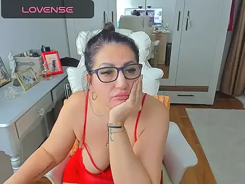 Snapshot of karenncougar chatting on 01-20-25, 05:48 karenncougar online show from 01-20-25, 05:48