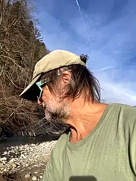 artXhibitor online show from 11-28-25, 01:03