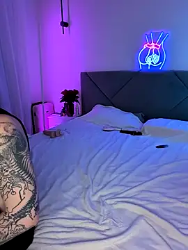 Snapshot of GroteskJane chatting on 02-18-25, 08:36 GroteskJane online show from 02-18-25, 08:36