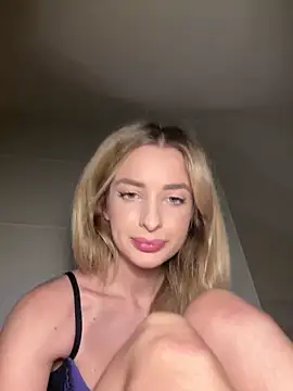 Snapshot of EvieEvans chatting on 01-01-25, 05:00 EvieEvans online show from 01-01-25, 05:00