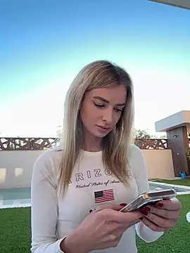 Snapshot of EvieEvans chatting on 01-14-25, 04:18 EvieEvans online show from 01-14-25, 04:18