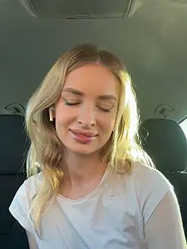 Snapshot of EvieEvans chatting on 02-16-25, 04:32 EvieEvans online show from 02-16-25, 04:32