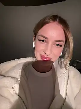 Snapshot of EvieEvans chatting on 03-02-25, 07:23 EvieEvans online show from 03-02-25, 07:23