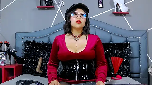 Snapshot of Evangeline chatting on 02-28-25, 11:01 Evangeline online show from 02-28-25, 11:01