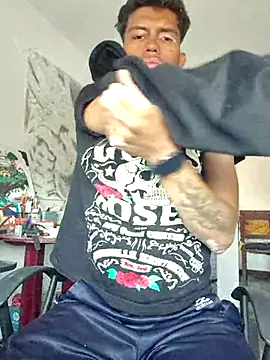 Snapshot of xrobXstax chatting on 10-13-25, 04:18 xrobXstax online show from 10-13-25, 04:18