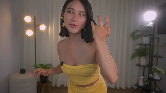 Snapshot of Miss_beee chatting on 01-07-25, 11:35 Miss beee online show from 01-07-25, 11:35