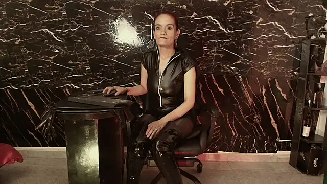 Snapshot of Julieta_Wall_ chatting on 09-14-25, 10:31 Julieta Wall  online show from 09-14-25, 10:31