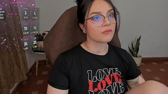 anaveleeez online show from 12-18-24, 11:30