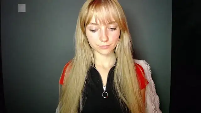 LuciaYoung online show from 09-27-25, 07:19