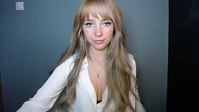 LuciaYoung online show from 10-28-25, 07:45