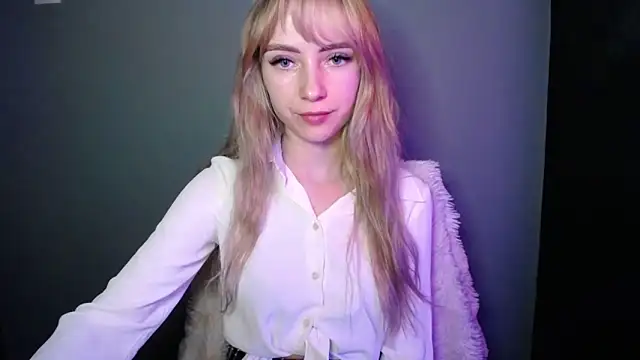 LuciaYoung online show from 12-20-25, 07:32