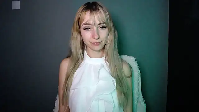 LuciaYoung online show from 12-22-25, 07:55