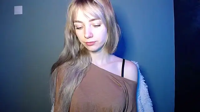 LuciaYoung online show from 02-04-26, 01:39