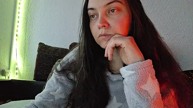 Cyndee Winter online show from 12-12-24, 02:44