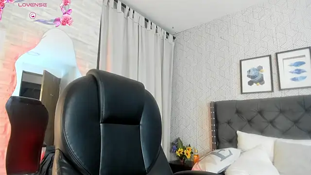 emma  smith1 online show from 02-04-25, 03:36