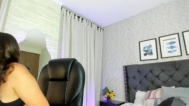 emma  smith1 online show from 02-06-25, 01:54