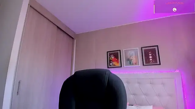 emma  smith1 online show from 02-11-26, 12:43