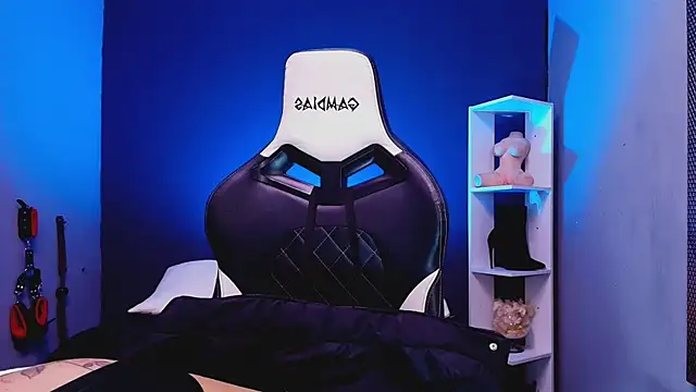 Snapshot of JadaRoberts chatting on 11-12-25, 12:27 JadaRoberts online show from 11-12-25, 12:27