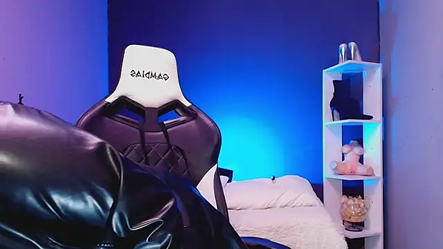 Snapshot of JadaRoberts chatting on 11-27-25, 12:07 JadaRoberts online show from 11-27-25, 12:07