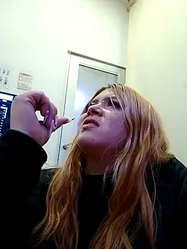 Snapshot of sara_winehouse1 chatting on 12-09-24, 04:12 sara winehouse1 online show from 12-09-24, 04:12