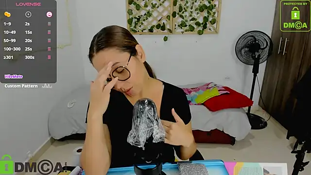 Snapshot of isa_loves_cum chatting on 11-19-25, 10:10 isa loves cum online show from 11-19-25, 10:10