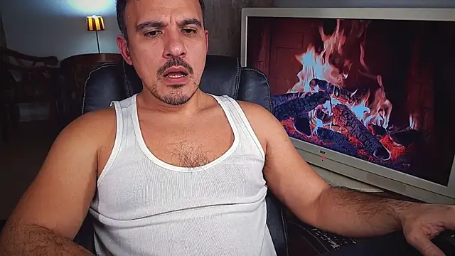 Snapshot of officeman7 chatting on 12-29-24, 05:44 officeman7 online show from 12-29-24, 05:44