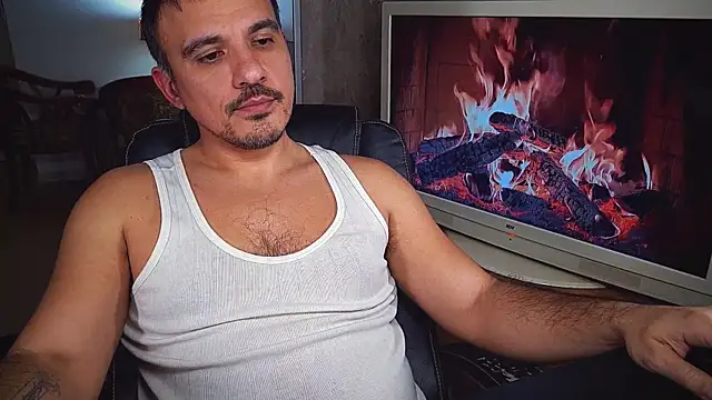 Snapshot of officeman7 chatting on 12-31-24, 04:25 officeman7 online show from 12-31-24, 04:25