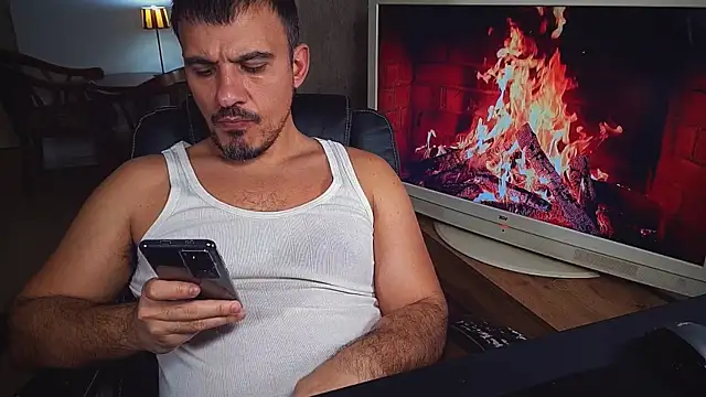 Snapshot of officeman7 chatting on 01-30-25, 04:24 officeman7 online show from 01-30-25, 04:24