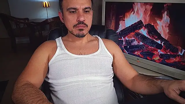 Snapshot of officeman7 chatting on 02-05-25, 04:25 officeman7 online show from 02-05-25, 04:25