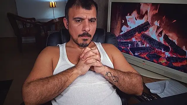 Snapshot of officeman7 chatting on 02-06-25, 07:51 officeman7 online show from 02-06-25, 07:51