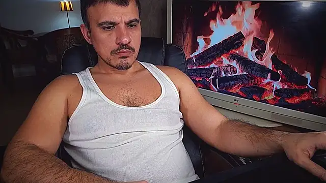 Snapshot of officeman7 chatting on 02-15-25, 05:17 officeman7 online show from 02-15-25, 05:17