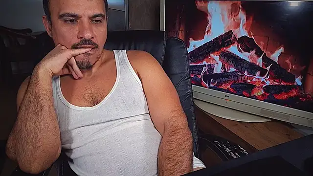 Snapshot of officeman7 chatting on 02-15-25, 08:22 officeman7 online show from 02-15-25, 08:22