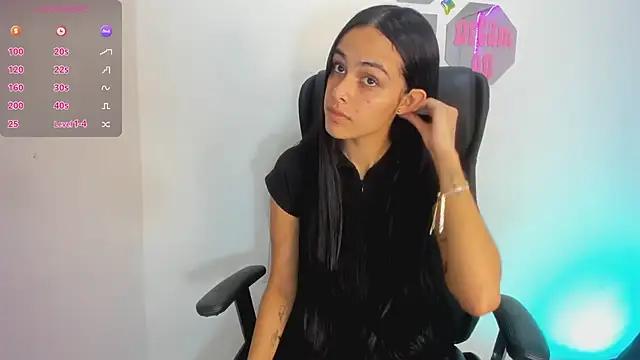 Snapshot of ChloeHarper_ chatting on 12-30-24, 12:31 ChloeHarper online show from 12-30-24, 12:31