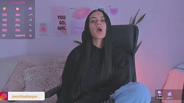 Snapshot of ChloeHarper_ chatting on 01-06-25, 12:13 ChloeHarper online show from 01-06-25, 12:13