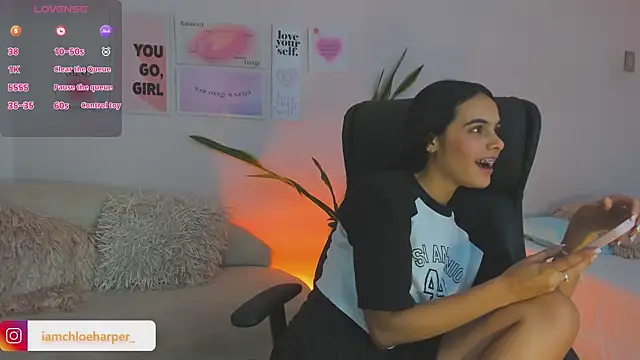 Snapshot of ChloeHarper_ chatting on 01-08-25, 11:54 ChloeHarper online show from 01-08-25, 11:54