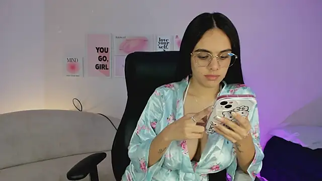 Snapshot of ChloeHarper_ chatting on 02-10-25, 04:14 ChloeHarper online show from 02-10-25, 04:14