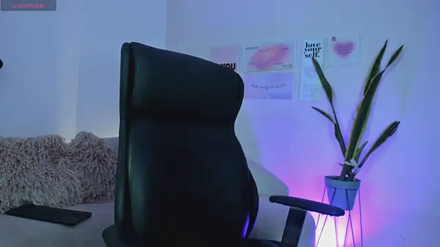 Snapshot of ChloeHarper_ chatting on 02-14-25, 12:36 ChloeHarper online show from 02-14-25, 12:36