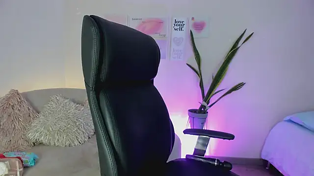 Snapshot of ChloeHarper_ chatting on 03-03-25, 04:14 ChloeHarper online show from 03-03-25, 04:14