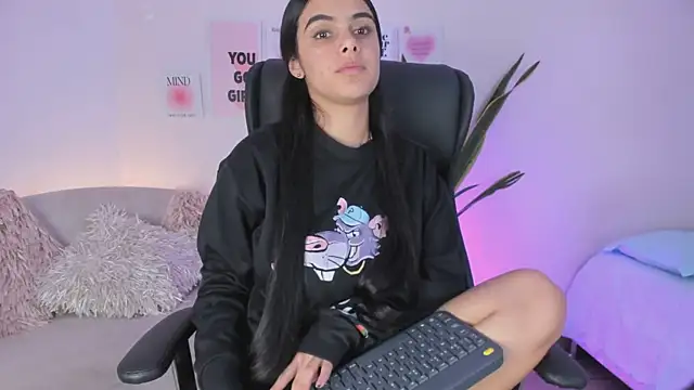 Snapshot of ChloeHarper_ chatting on 03-04-25, 05:24 ChloeHarper online show from 03-04-25, 05:24