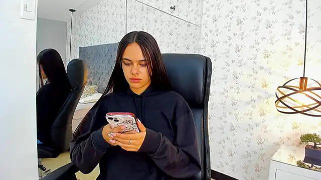 Snapshot of ChloeHarper_ chatting on 09-11-25, 12:38 ChloeHarper online show from 09-11-25, 12:38