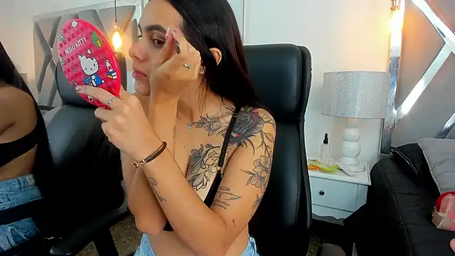 Snapshot of ChloeHarper_ chatting on 10-25-25, 12:56 ChloeHarper online show from 10-25-25, 12:56